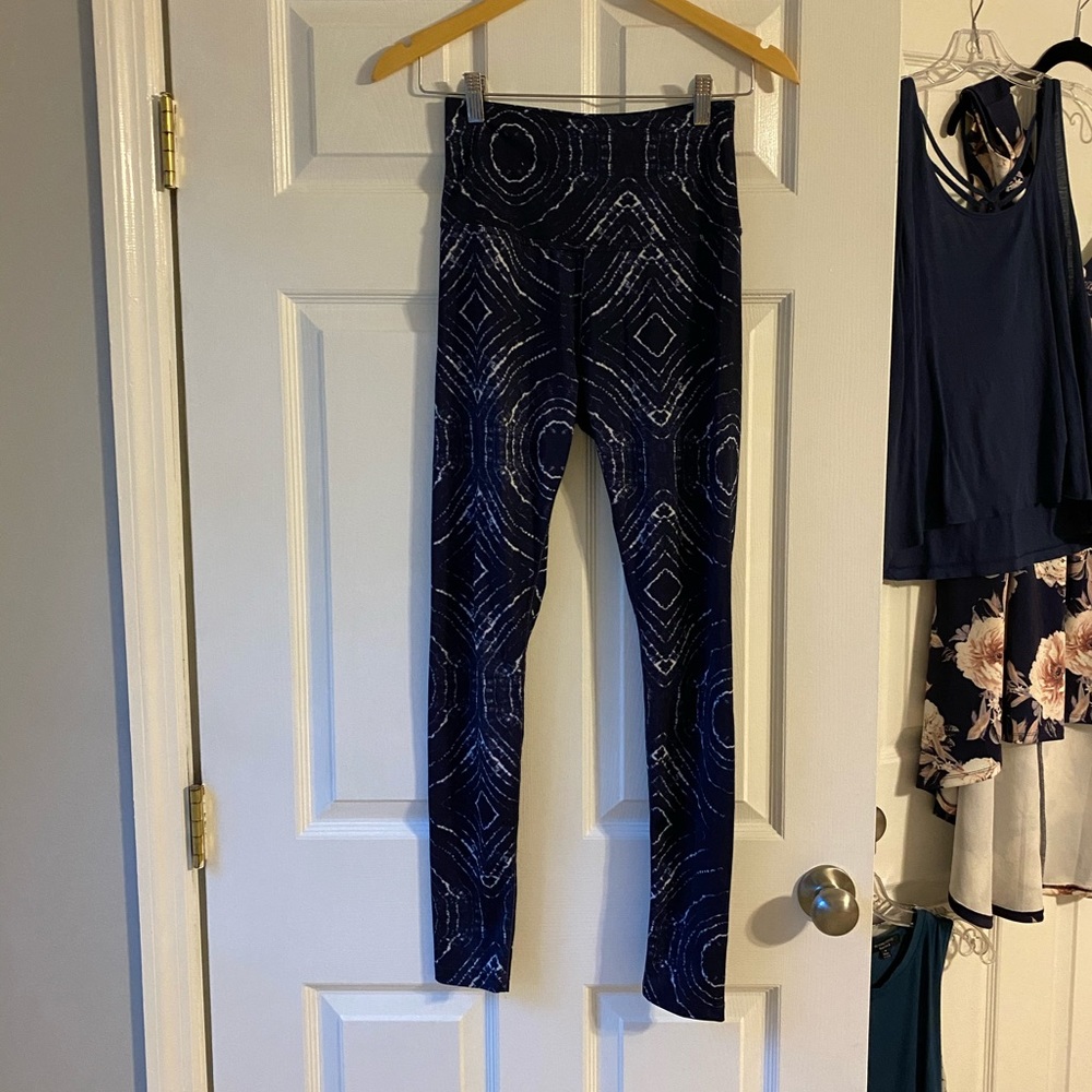Beyond Yoga High Waisted Navy/White Leggings